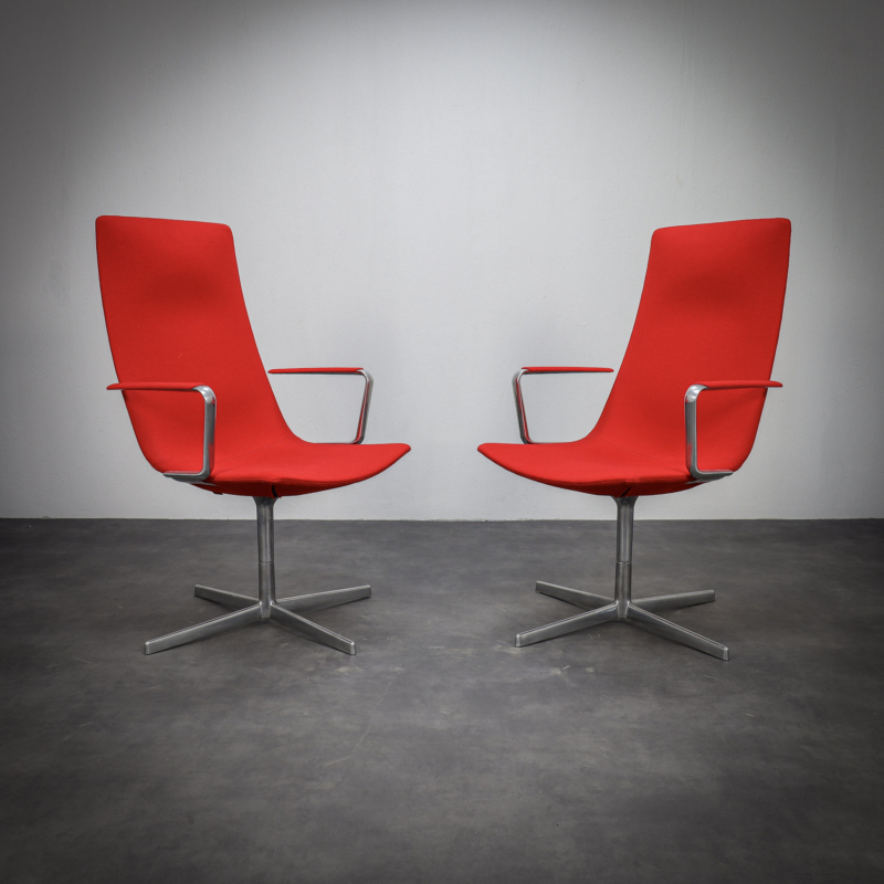 Pair of Catifa 70 Swivel Lounge Chairs by Arper, Italy