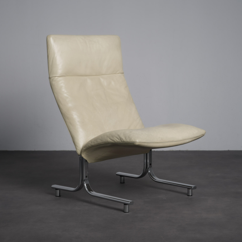 DS-2030 leather lounge chair by Hans Eichenberger for De Sede, Switzerland, 1970s, three-quarter front view