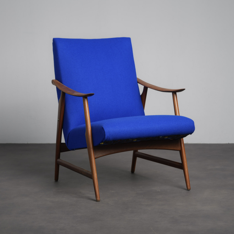 Scandinavian modern lounge chair Denmark, 1960s – three-quarter view