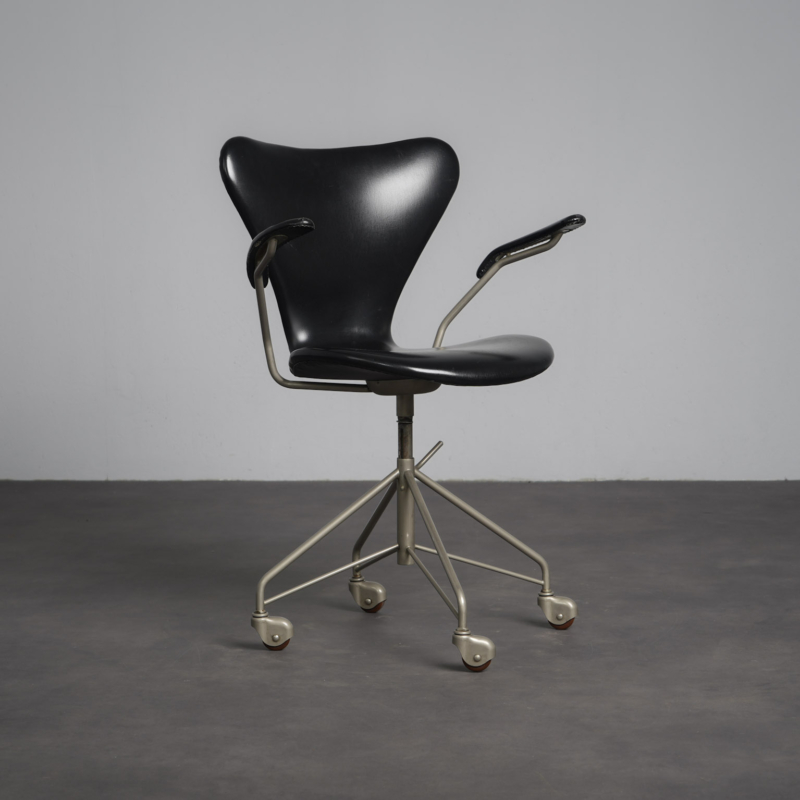First Edition Arne Jacobsen Model 3217 Office Chair for Fritz Hansen, Denmark, 1950s